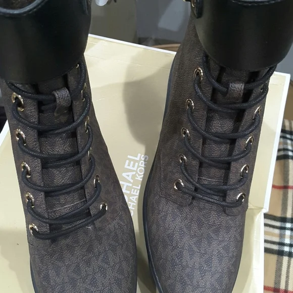 Michael kores Rorylug bootie